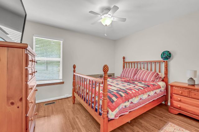 110 Acorn Dr, Dickson, TN 37055