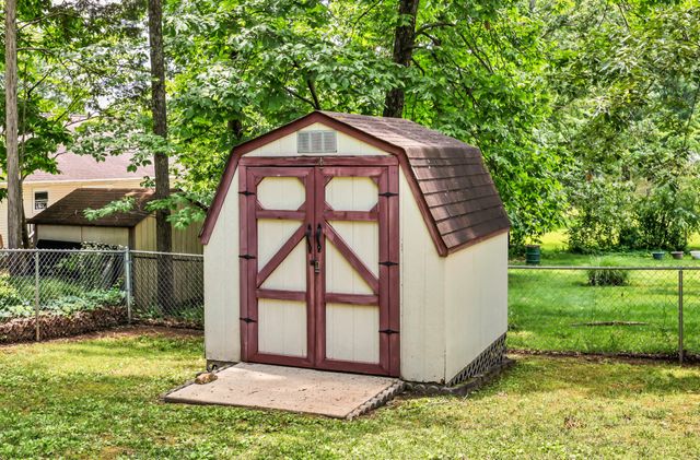 110 Acorn Dr, Dickson, TN 37055