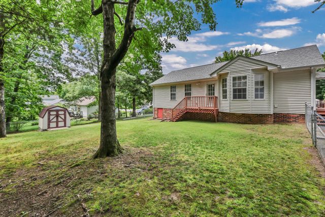 110 Acorn Dr, Dickson, TN 37055