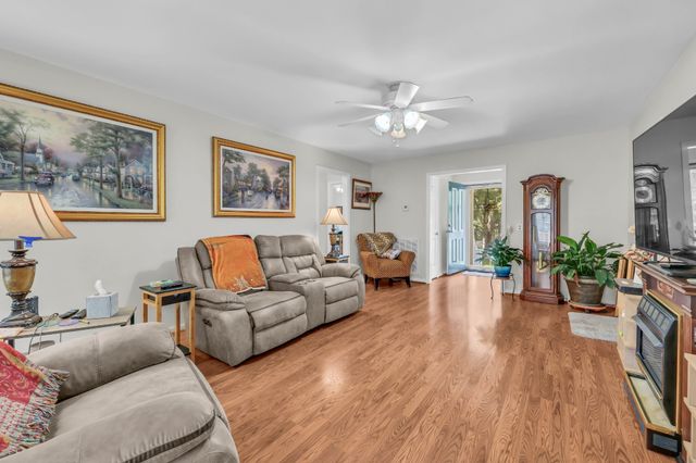 110 Acorn Dr, Dickson, TN 37055
