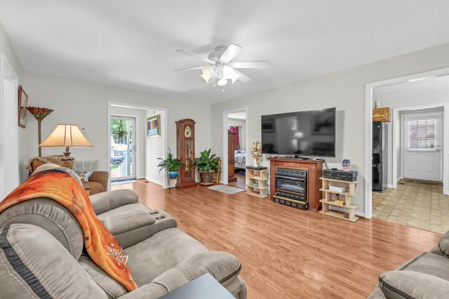 110 Acorn Dr, Dickson, TN 37055