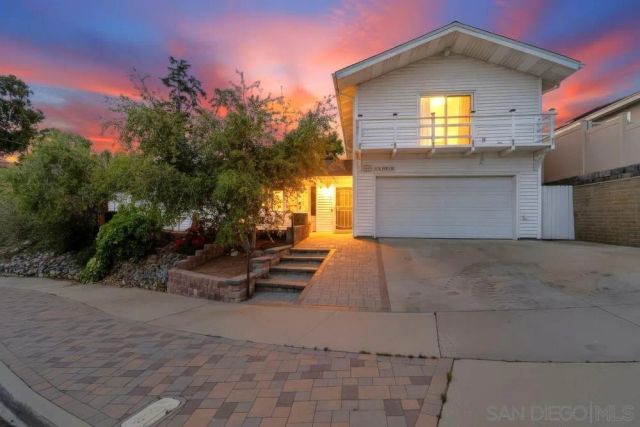 1570 Villa Crest Dr, El Cajon, CA 92021