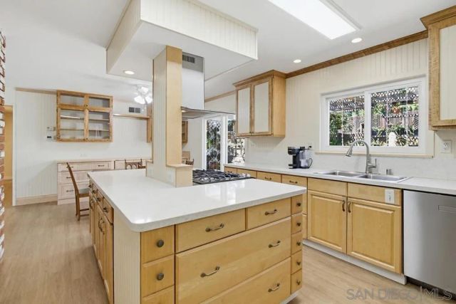 1570 Villa Crest Dr, El Cajon, CA 92021