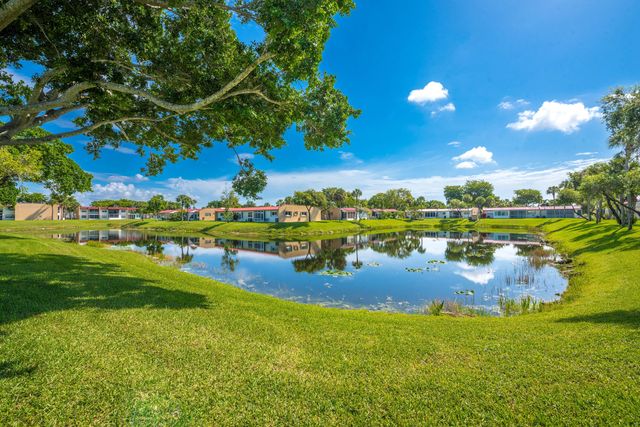 150 Lake Meryl Drive 143, West Palm Beach, FL 33411