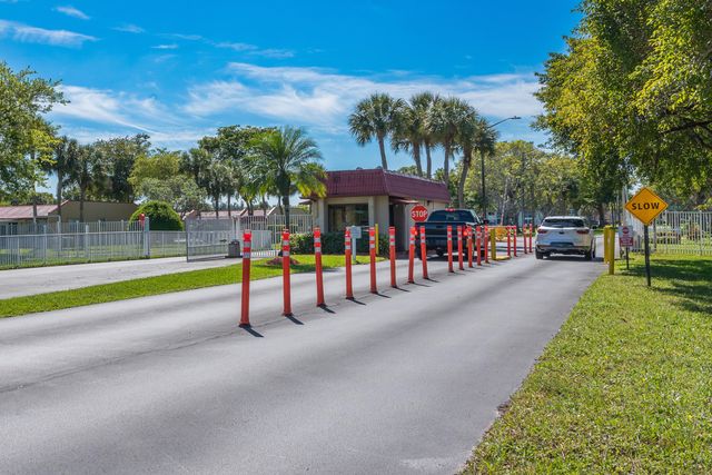 150 Lake Meryl Drive 143, West Palm Beach, FL 33411