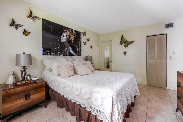 150 Lake Meryl Drive 143, West Palm Beach, FL 33411