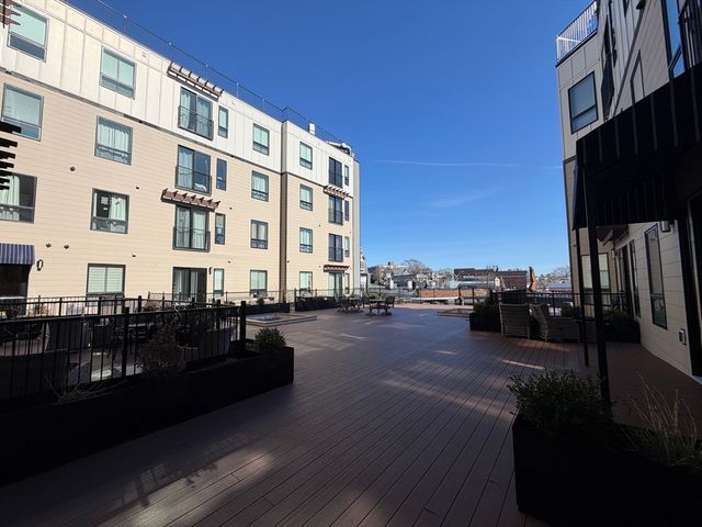 87 Medford St 215, Medford, MA 02155