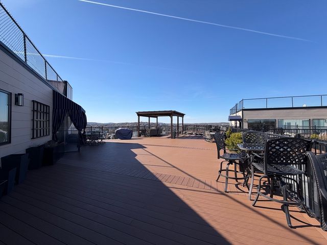 87 Medford St 215, Medford, MA 02155