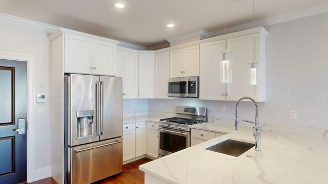 87 Medford St 215, Medford, MA 02155