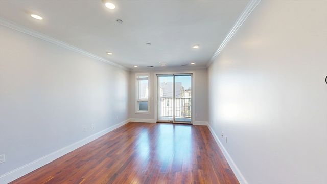 87 Medford St 215, Medford, MA 02155