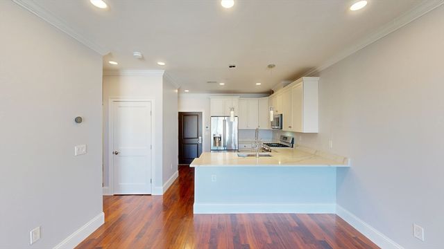 87 Medford St 215, Medford, MA 02155