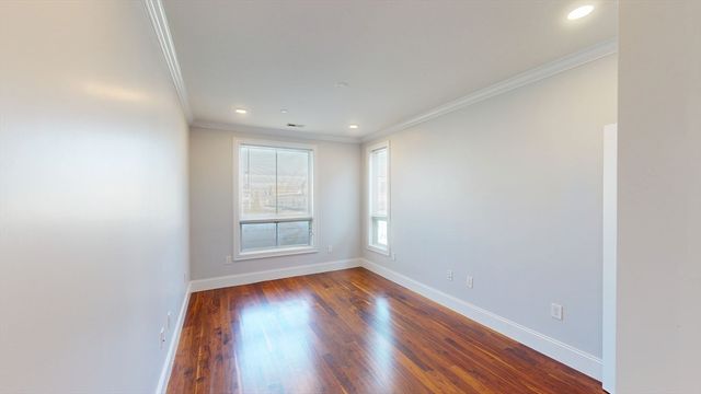 87 Medford St 215, Medford, MA 02155
