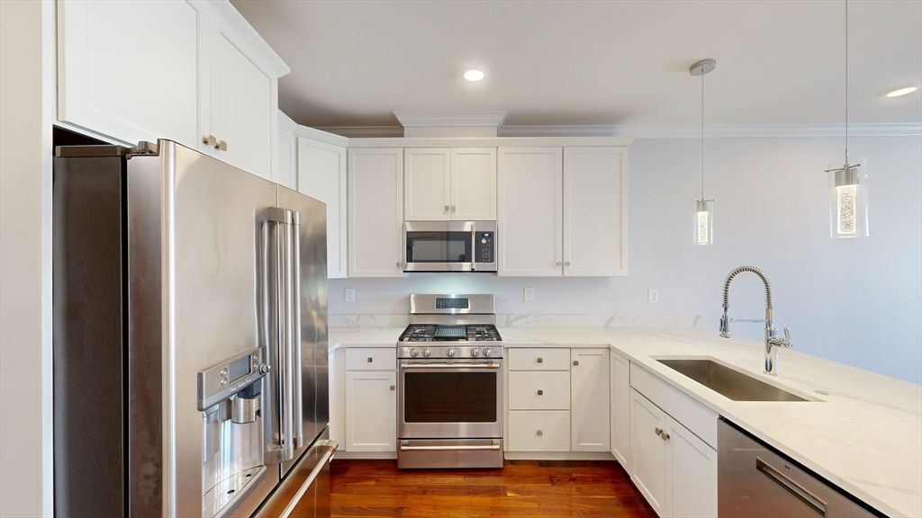 87 Medford St 215, Medford, MA 02155