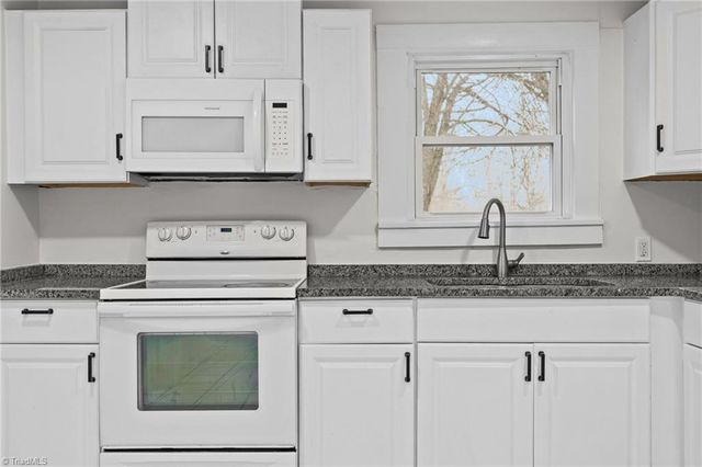 5529 Old Thomasville Road, Archdale, NC 27263