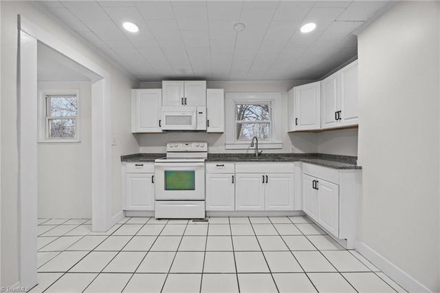 5529 Old Thomasville Road, Archdale, NC 27263