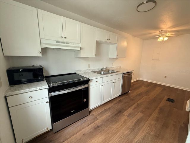 229 W WISCONSIN AVENUE, Deland, FL 32720