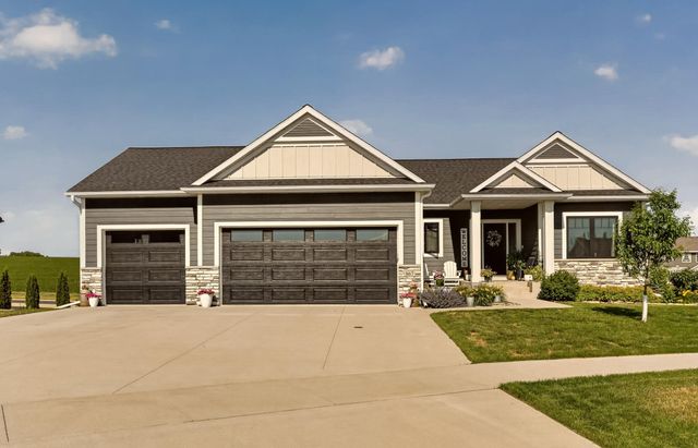 867 Grand Ridge Drive NE, Byron, MN 55920