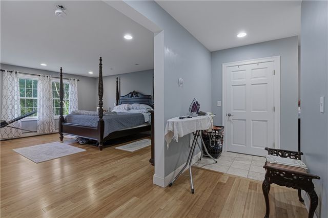 2446 Plainfield Pike, Johnston, RI 02919