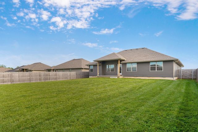 5627 W Mangrove Street, Springfield, MO 65802
