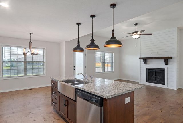 5627 W Mangrove Street, Springfield, MO 65802