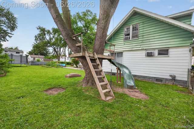 22865 Heussner Avenue, Warren, MI 48089