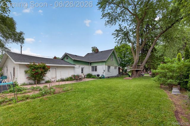 22865 Heussner Avenue, Warren, MI 48089