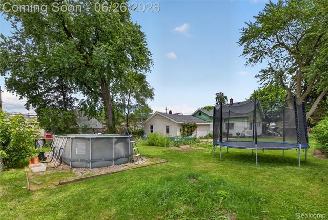 22865 Heussner Avenue, Warren, MI 48089