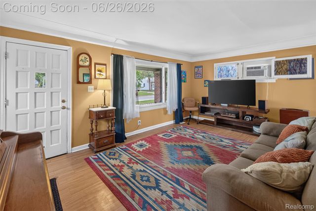 22865 Heussner Avenue, Warren, MI 48089
