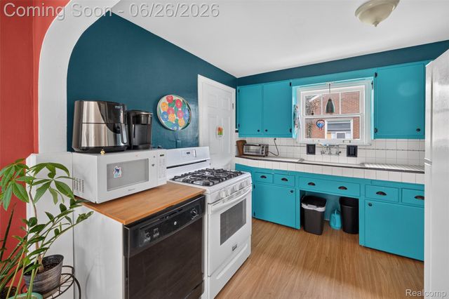 22865 Heussner Avenue, Warren, MI 48089