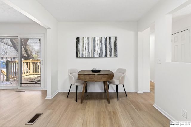 8806 S Glenview Drive, La Vista, NE 68128