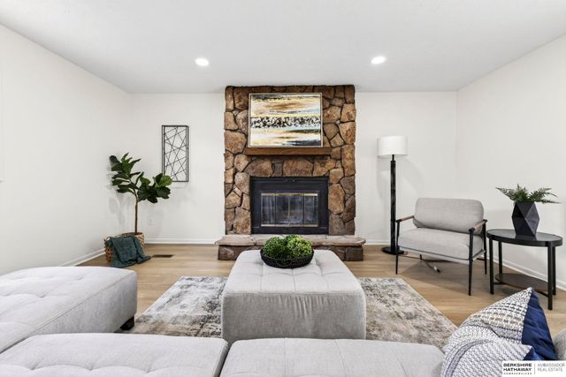 8806 S Glenview Drive, La Vista, NE 68128