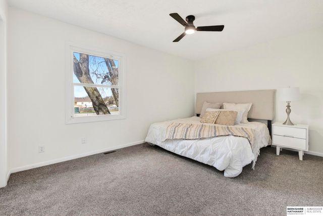 8806 S Glenview Drive, La Vista, NE 68128