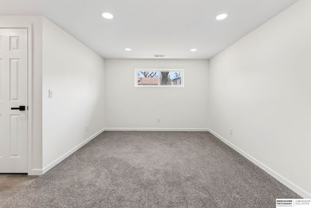 8806 S Glenview Drive, La Vista, NE 68128