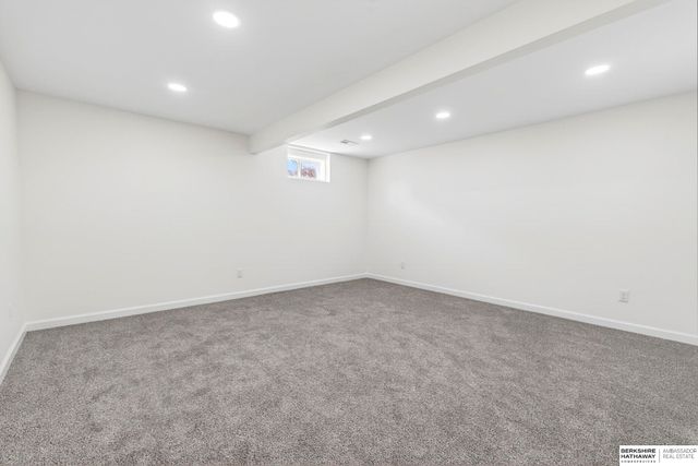 8806 S Glenview Drive, La Vista, NE 68128