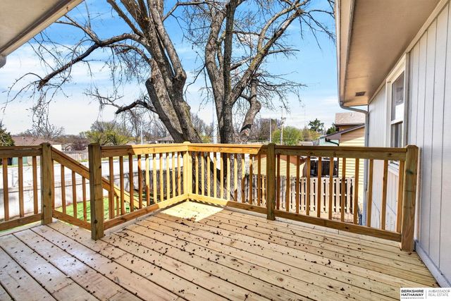 8806 S Glenview Drive, La Vista, NE 68128