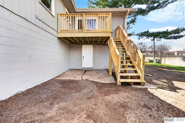 8806 S Glenview Drive, La Vista, NE 68128