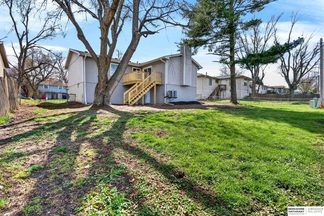 8806 S Glenview Drive, La Vista, NE 68128