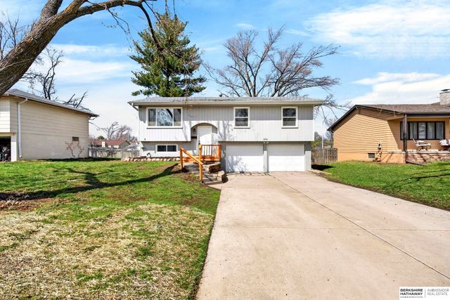 8806 S Glenview Drive, La Vista, NE 68128