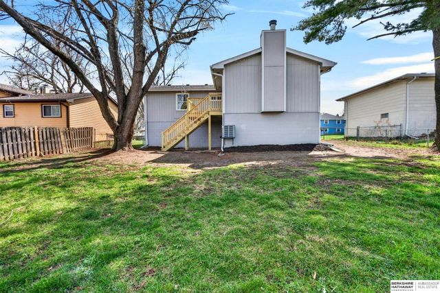 8806 S Glenview Drive, La Vista, NE 68128