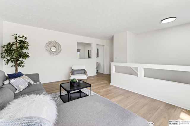 8806 S Glenview Drive, La Vista, NE 68128