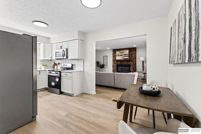 8806 S Glenview Drive, La Vista, NE 68128