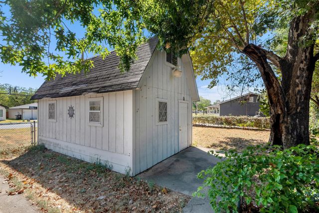 2500 W Elm Street, Denison, TX 75020