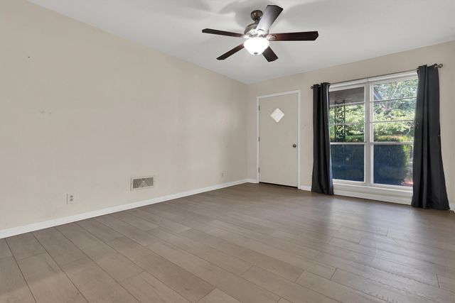 2500 W Elm Street, Denison, TX 75020