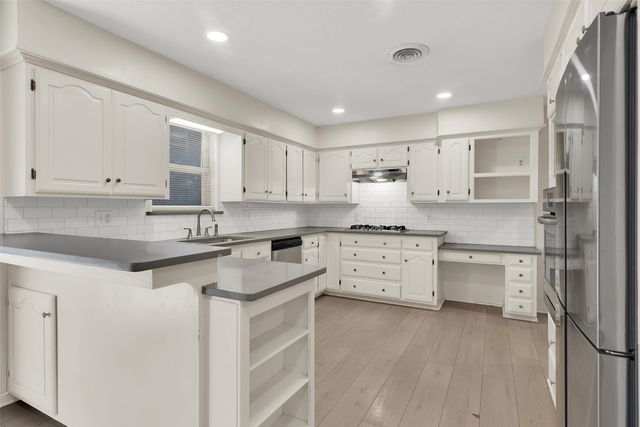 2500 W Elm Street, Denison, TX 75020