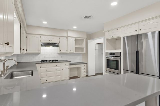 2500 W Elm Street, Denison, TX 75020
