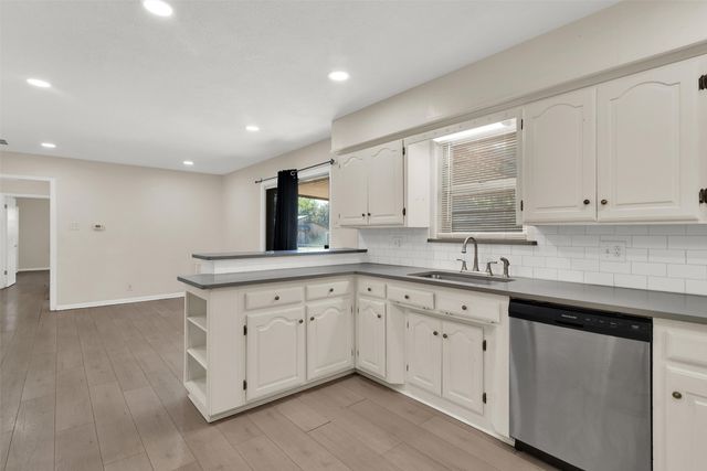 2500 W Elm Street, Denison, TX 75020