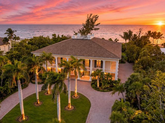8132 SANDERLING ROAD, Sarasota, FL 34242