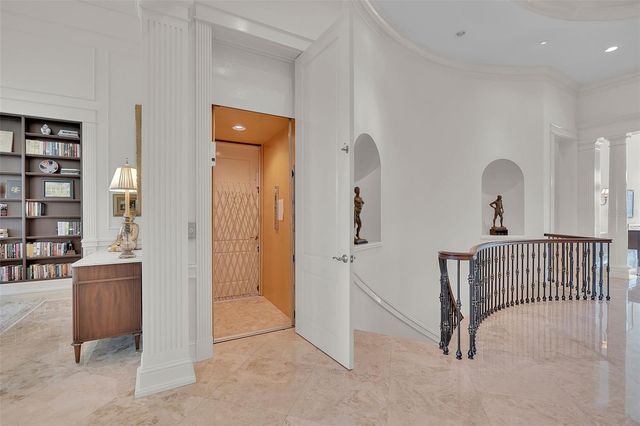 8132 SANDERLING ROAD, Sarasota, FL 34242