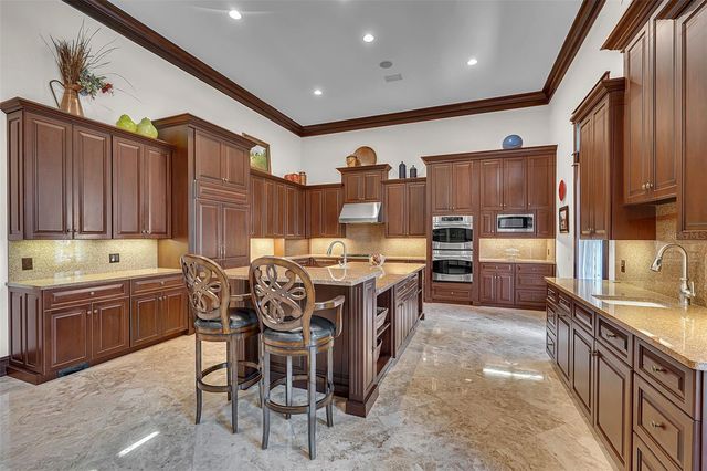 8132 SANDERLING ROAD, Sarasota, FL 34242