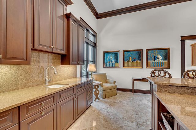 8132 SANDERLING ROAD, Sarasota, FL 34242